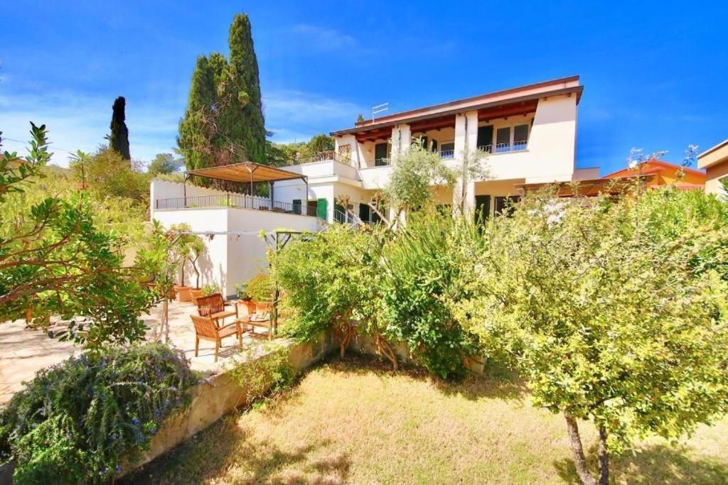 Villa Fatta Di Sogni Pula Exterior photo